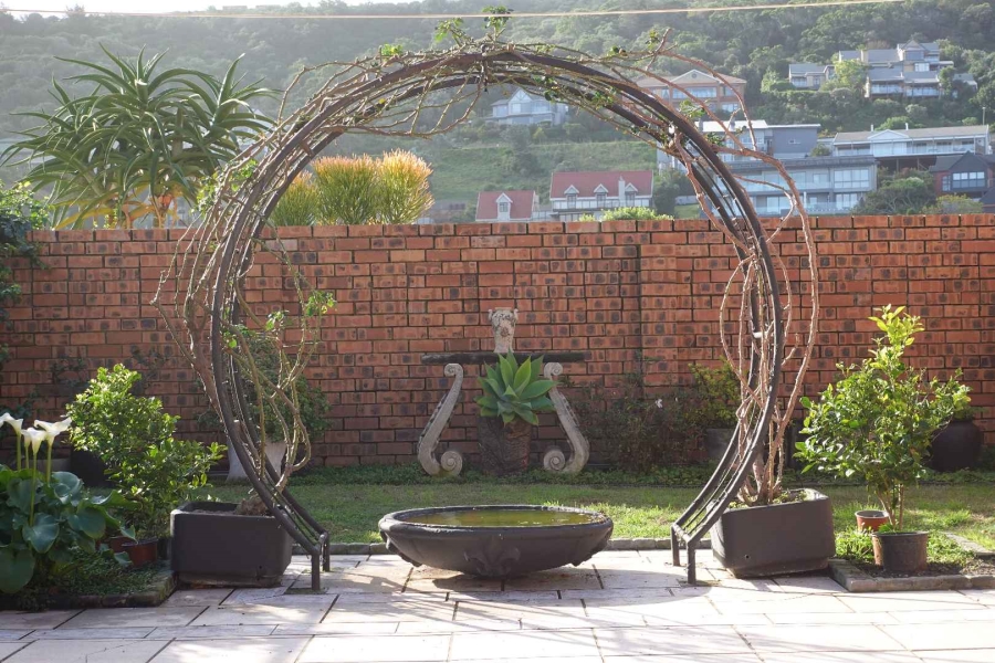 6 Bedroom Property for Sale in Outeniqua Strand Western Cape